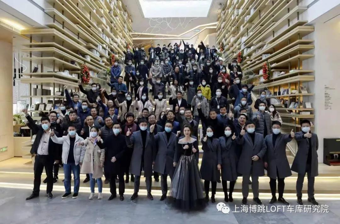 潜江全国一百多人在华侨城汉口道6号参观研讨LOFT专利车库技术！